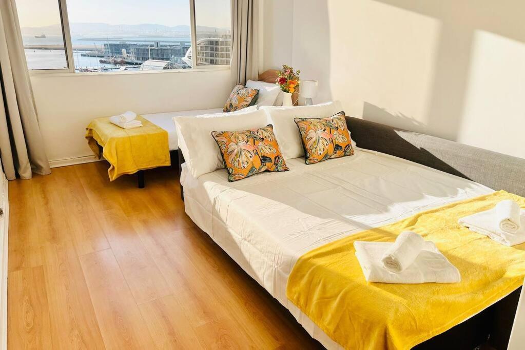 The Rock Retreat - Gibraltar Apartment Bagian luar foto