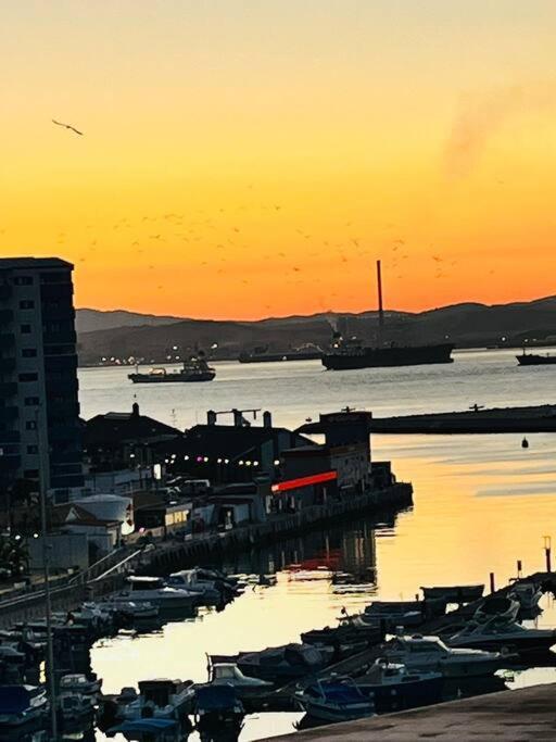 The Rock Retreat - Gibraltar Apartment Bagian luar foto
