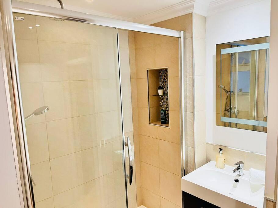 The Rock Retreat - Gibraltar Apartment Bagian luar foto